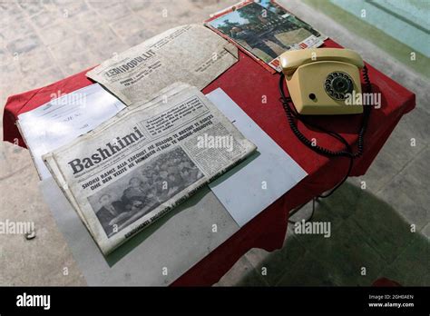 Cold War Under Desk Hi Res Stock Photography And Images Alamy