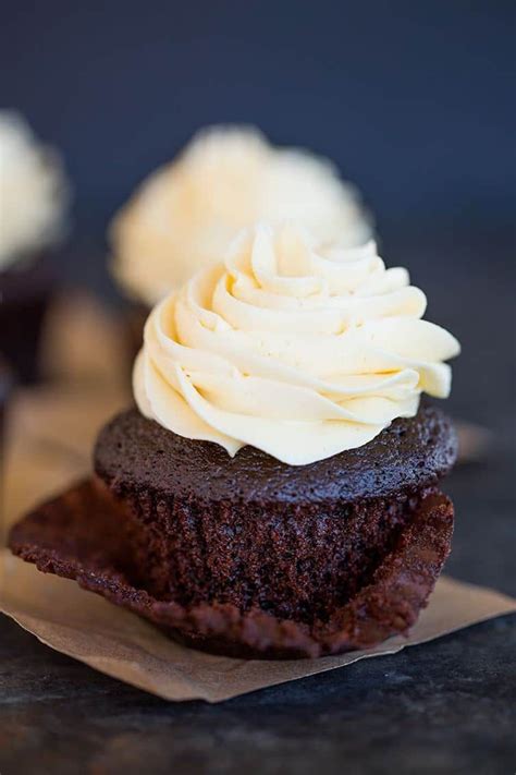 Chocolate Cupcakes With Vanilla Frosting Recipe Frosting Recipes