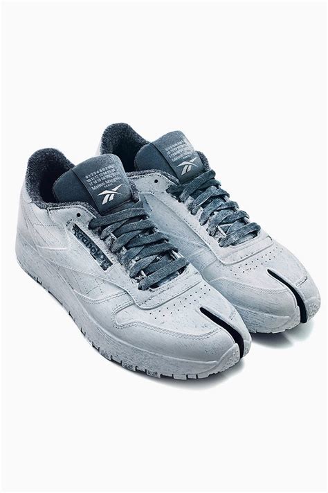 Maison Margiela и Reebok вместе создали кроссовки-таби | Vogue Russia