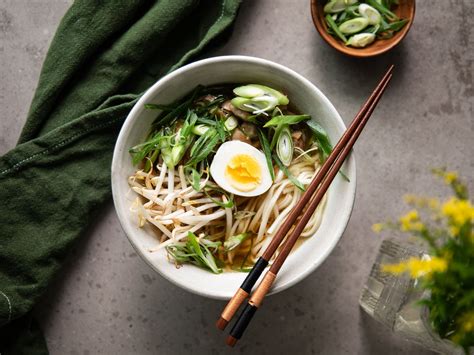 Einfache Ramen japanische Nudelsuppe mit Hähnchen Rezept Kitchen