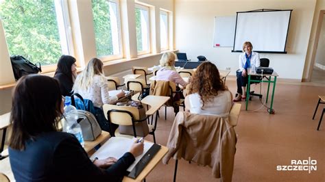 Jak Wygl Da Wsp Czesny Autorytet Je Li Chodzi O Nauczyciela Zdj Cia