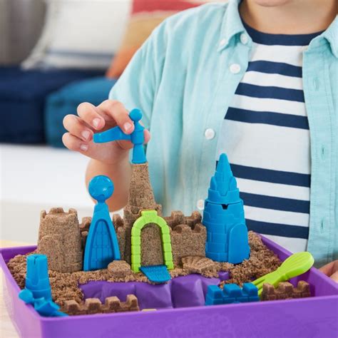 Set De Joaca Cu Nisip Si Forme De Modelat Kinetic Sand