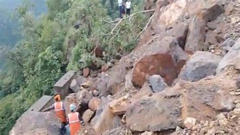 Rishikesh Badrinath Highway Blocked Due To Landslide In Tehri Garhwal