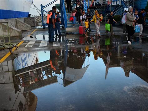 Pemudik Kapal Mulai Tiba Di Pelabuhan Tanjung Emas Semarang