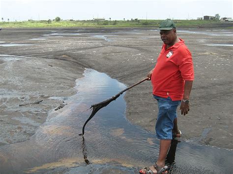 The Trinidad pitch lake and the expert - Blog - David Bodecott ...