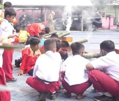 Kota Pariaman Lestarikan Permainan Tradisional Melalui Sekolah Bangun