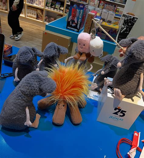 wonderland toys 5