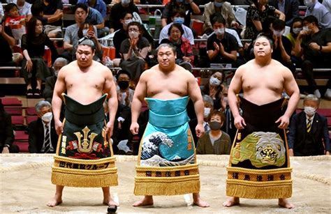 福島市出身の兄弟、大波対決に国技館沸く 「次は優勝決定戦で」 師匠荒汐親方の襲名披露 福島民報