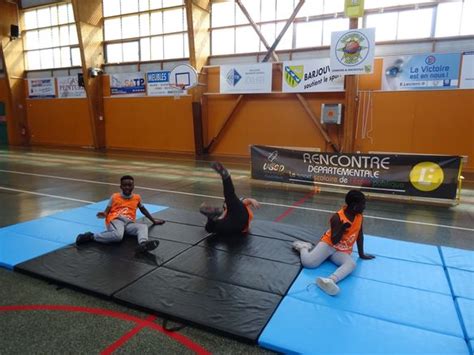 Les écoliers sinitient au hip hop Barjouville 28630