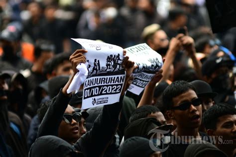 Aksi Aremania Tuntut Keadilan Tragedi Kanjuruhan Foto 3 1942245