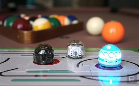 Ozobot's Evo is a smarter, more social coding robot