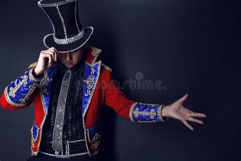 костюм человека Illusionist фокусника дорогий Стоковое Изображение ...