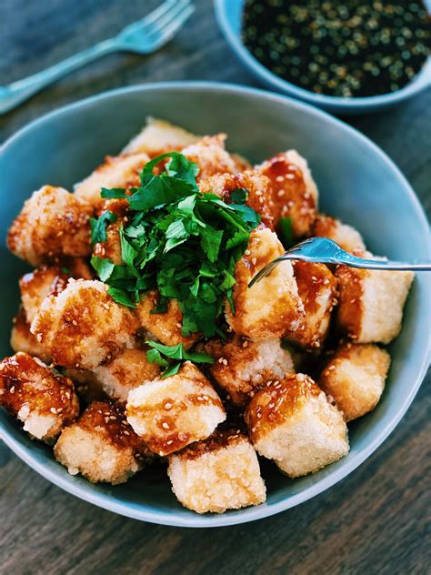 Fried Tofu with Garlic Sauce (20 Minutes or Less!) - Tiffy Cooks