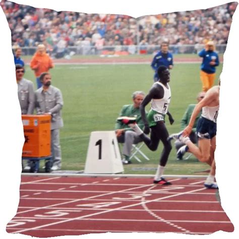 Pillow of The USAs Dave Wottle wins the 800m final at the 1972