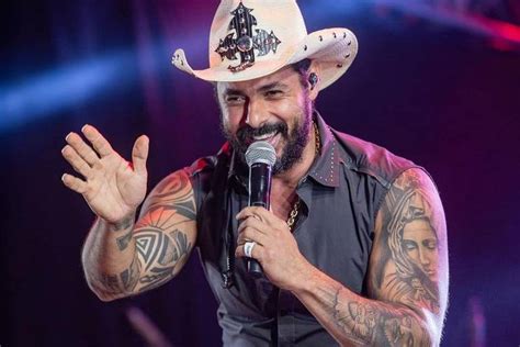 Morre João Carreiro cantor sertanejo que fez dupla Capataz aos 41