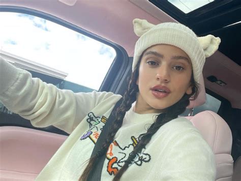 Rosal A Chama A Aten O Ao Mostrar Pr Via De M Sica Chamada Hentai