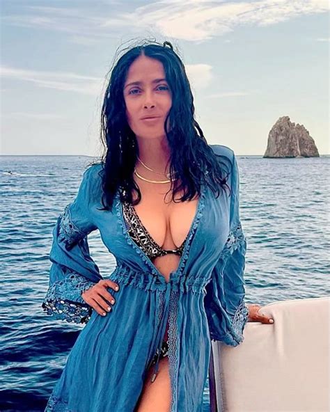 Igual Que Hace A Os Salma Hayek Encanta Con Fotos En Bikini Tecache Cl
