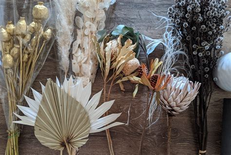 Everlasting Dried Flowers Arrangements Boho Blooms In 2021 Dried