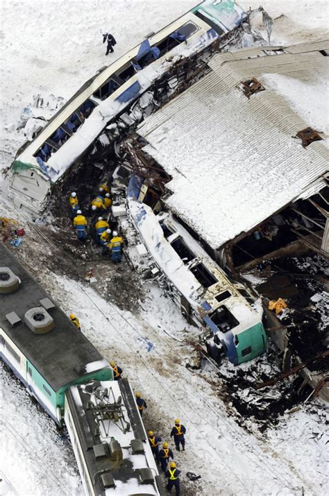 officials   clues  japan train wreck
