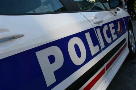 Lyon Un Lyc En Se Fait Tabasser En Plein Cours La Prof Tente De S