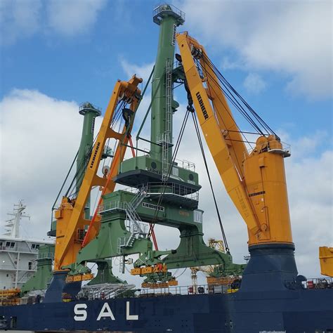 Ships cranes
