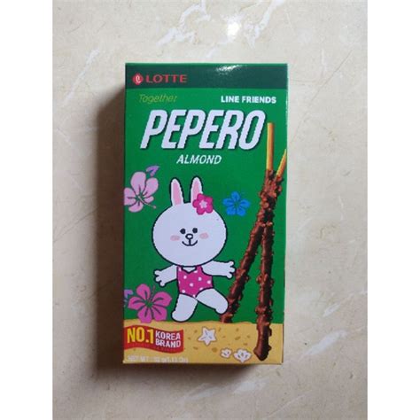 Lotte Pepero Choc Almond G Lotte Pepero White Chocolate G G