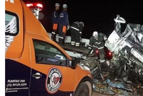 Vídeo batida entre caminhão e ônibus na Bahia deixa 25 mortos e cinco