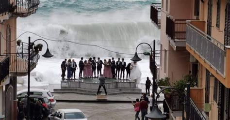 Uragano Medicane In Sicilia Venti Oltre I 100 All Ora E Onde Di 5 Metri