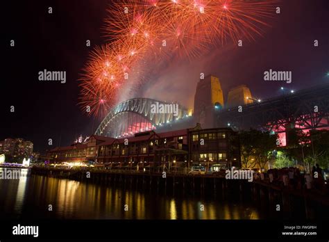 Harbour bridge fireworks hi-res stock photography and images - Alamy