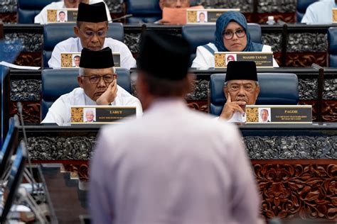 Galeri Gambar Pm Anwar Bentang Belanjawan Di Dewan Rakyat