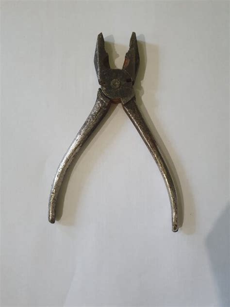 Металевий молоток, плоскогубці, ключ рожковий, викрутка - setam.net.ua