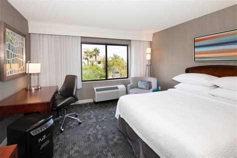 Oakland Airport Hotels - Photos | Courtyard Oakland Airport