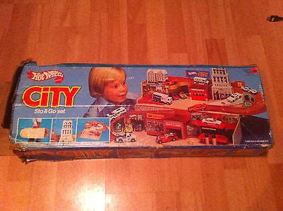 Hot Wheels City Sto Go Set With Box