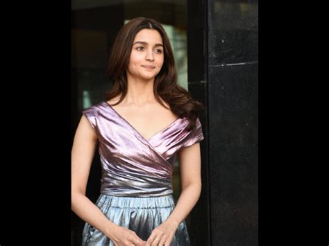 Alia Bhatt In A Metallic Attire For Gully Boy Promotions - Boldsky.com