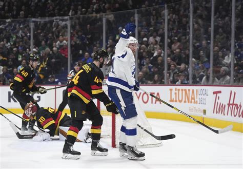 Stamkos Gets 500th Goal In Hat Trick Lightning Beat Canucks Ap News