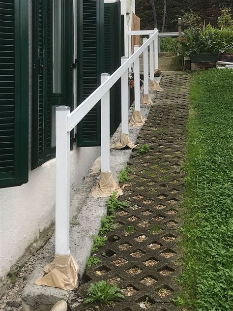 Una Barandilla Exterior Pintada Con Todo Terreno Al Agua Bricopared