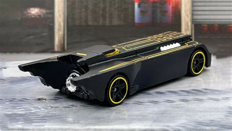 Машинка Базова Hot Wheels Batman The Animated Series Batmobile Batman 1 64 HTB23 Black купити