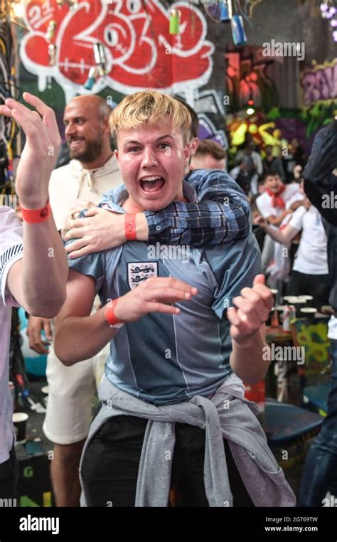 Digbeth Birmingham Uk July 11th 2021 England Football Fans Celebrate