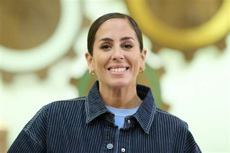 Anabel Pantoja posa en bikini y muestra su tripa antes de ser madre Nuestro primer día de playa