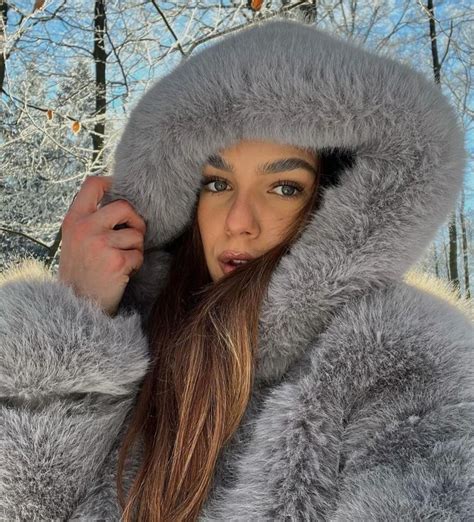 Pin By Gert Jan Veenema On Bont In Grey Fur Coat Fur Fashion Fur