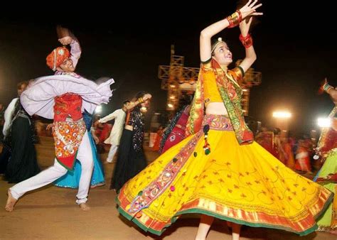 www.indiaonsale.in: Famous Indian Folk Dance of Gujarat and Rajasthan