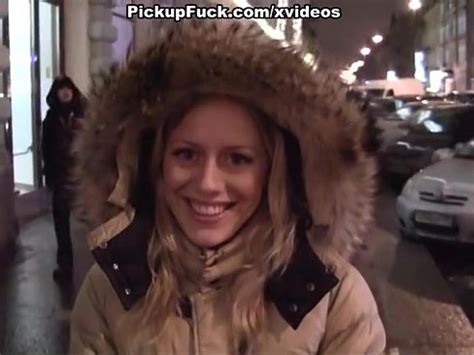 Follada en público con una rubia preciosa XVIDEOS