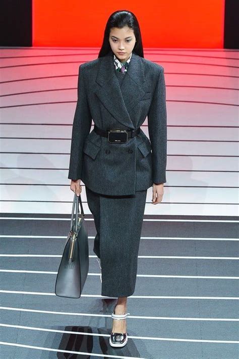Pin by Oksana on Весна/осень | Fashion, Fashion week, Space fashion