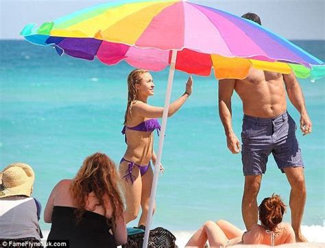 Hayden Panettiere Wears Purple Bikini On Florida Beach Thblog