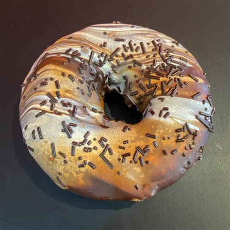 Le Donut De La Semaine Gla Age Chocolat Au Lait Chocolat Blanc