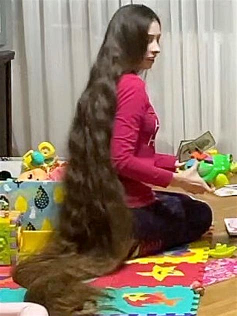 VIDEO Bikini Rapunzel RealRapunzels