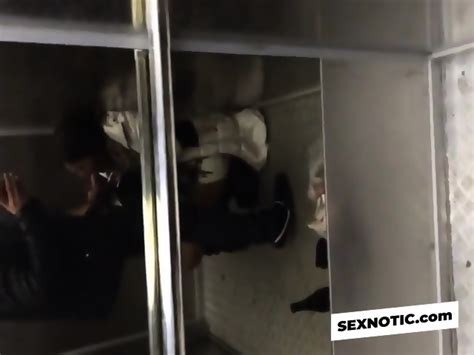 Elevator Amateur Blowjob