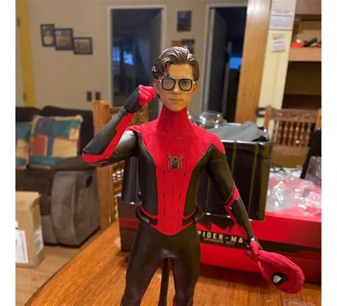 Figura Hot Toys Spider Man Upgraded Suit Cuotas sin interés