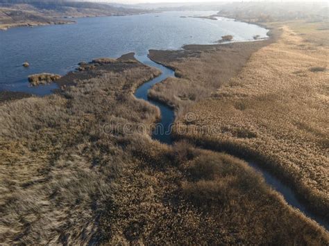 Embouchure D Une Rivi Re Qui Se Jette Dans Un Estuaire Du Lac Image