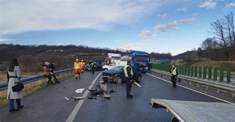 Snimak sa lica mesta lančanog sudara na Milošu Velikom Vozila